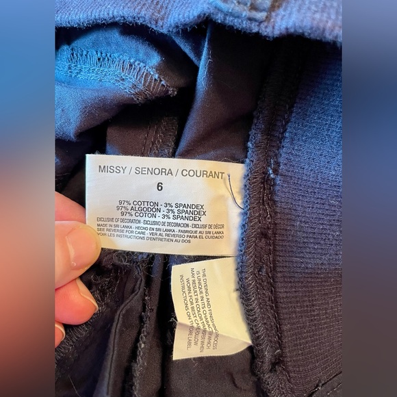 Gloria Vanderbilt! Willa/Navy Capris/Missy size-6/roll up/roll down-hem - Picture 13 of 16